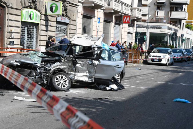 Violento scontro stradale in città