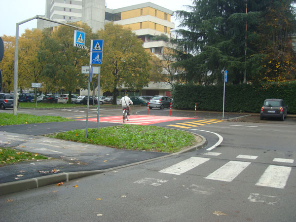 attraversamento pedonale rialzato a Reggio Emilia