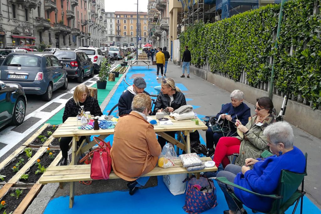 Sperimentazione di una zona 30 a Milano quartiere Rovereto:: lavoro a maglia tutti assieme nei nuovi spazi per le persone