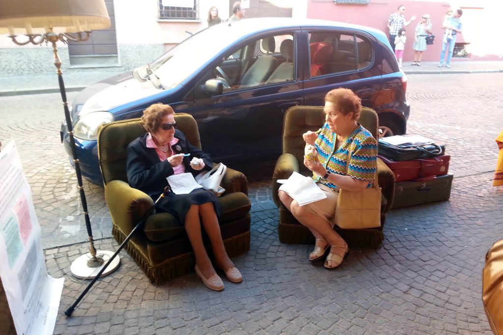 spazi di socialità durante un intervento di urbanistica tattica a Casalmaggiore