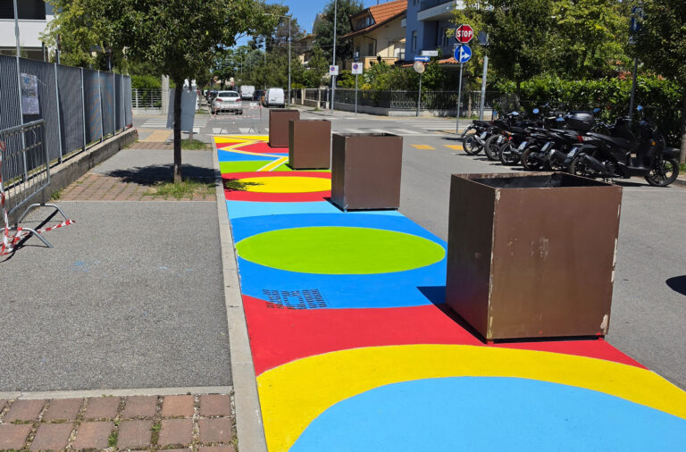 Nuovi spazi, colore, vasi in attesa delle piante