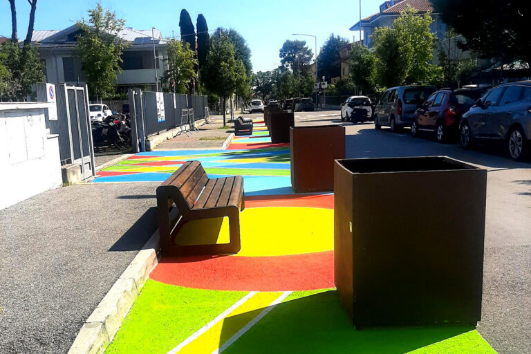 Colore e arredo completato... mancano solo le nuove piante!